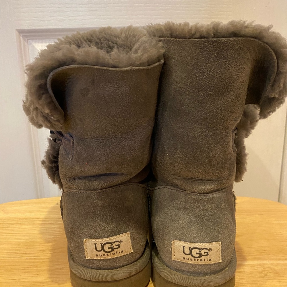 Woman’s Size 8 Grey Uggs